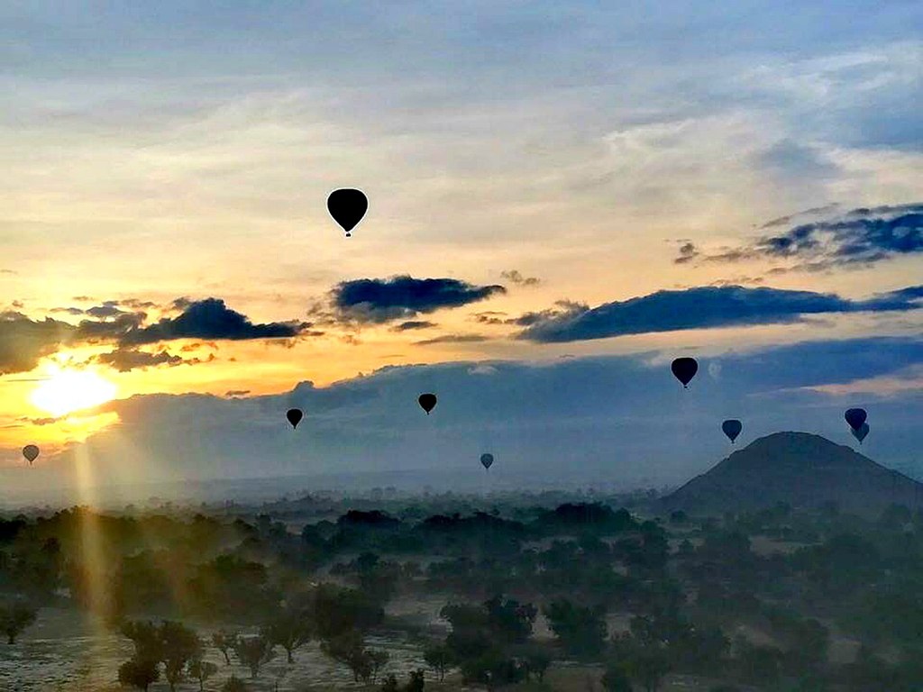 Hot Air Balloon Teotihuacan (Amazing View)