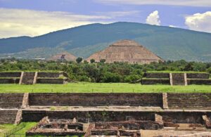 mexican aztec pyramids