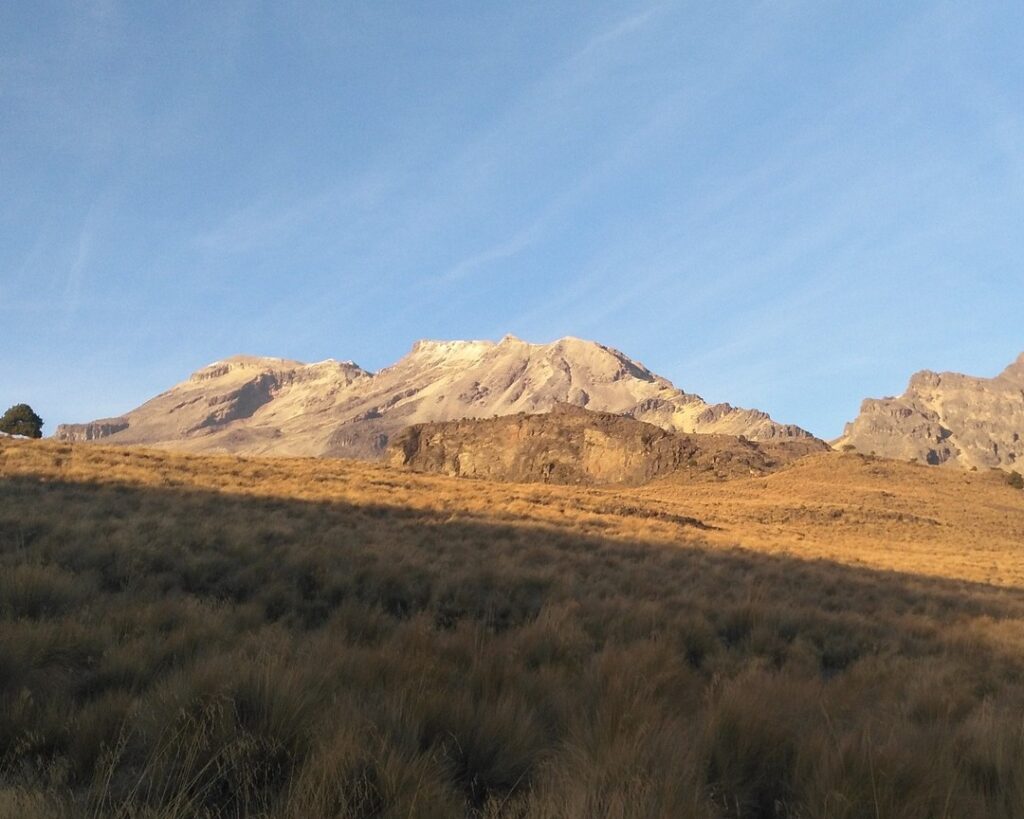 hike iztaccihuatl