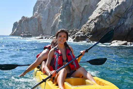 kayaking couple in los cabos